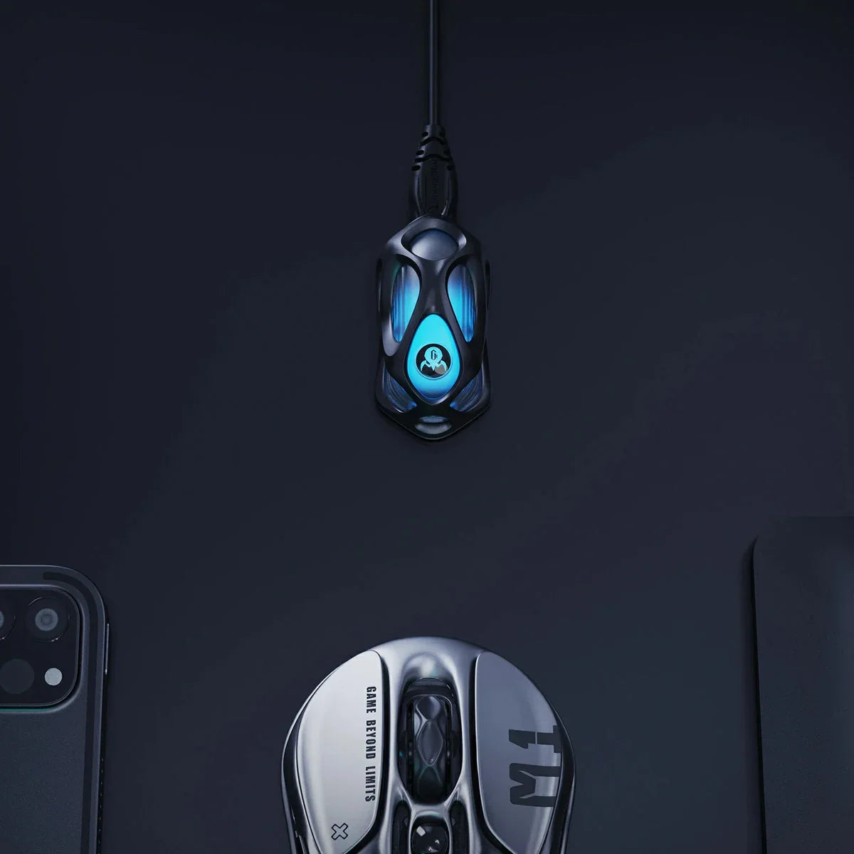 Mechaniczna mysz gamingowa z niebieskim podświetleniem i ergonomicznym designem