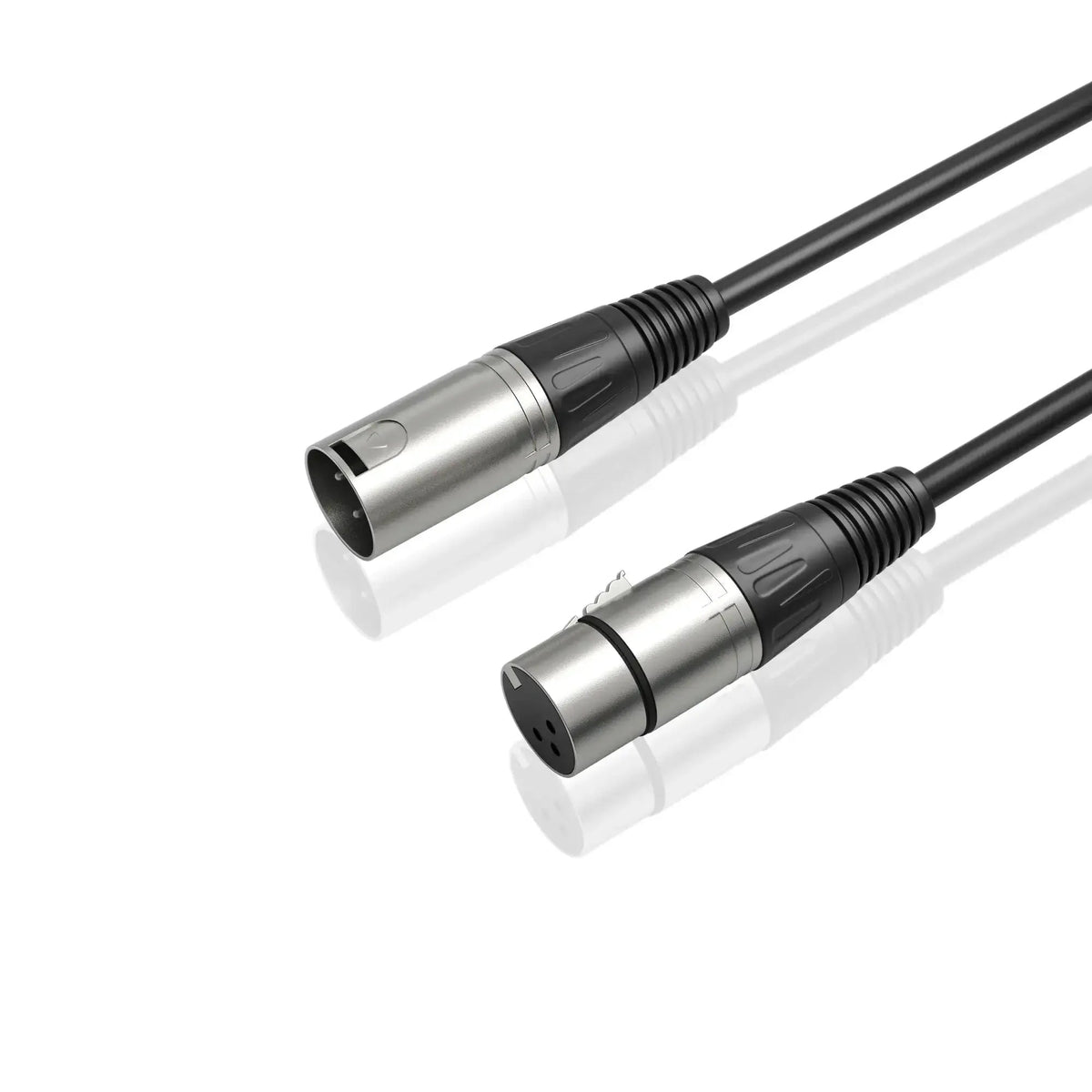 Czarny kabel XLR z metalowymi złączami do sprzętu audio