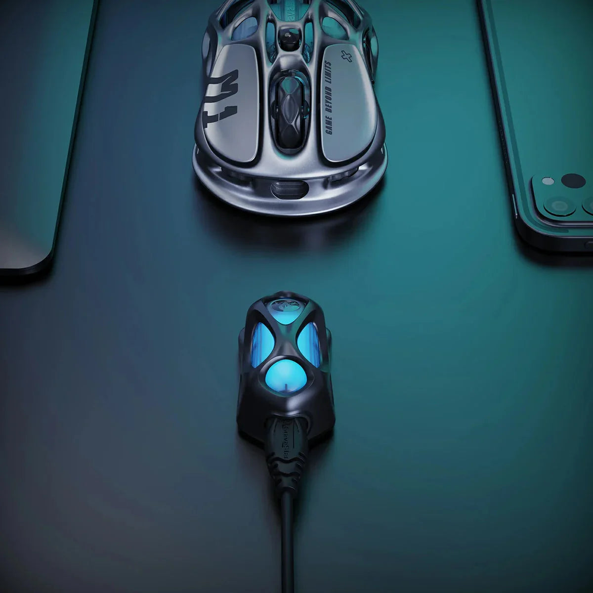 Mechaniczna mysz gamingowa z podświetleniem RGB i ergonomicznym designem na biurku