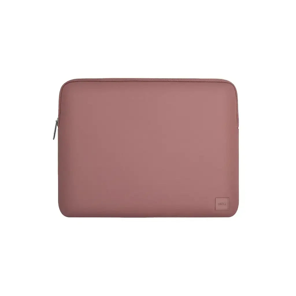 Różowe etui na laptopa z zamkiem, minimalistyczny design, akcesoria biurowe