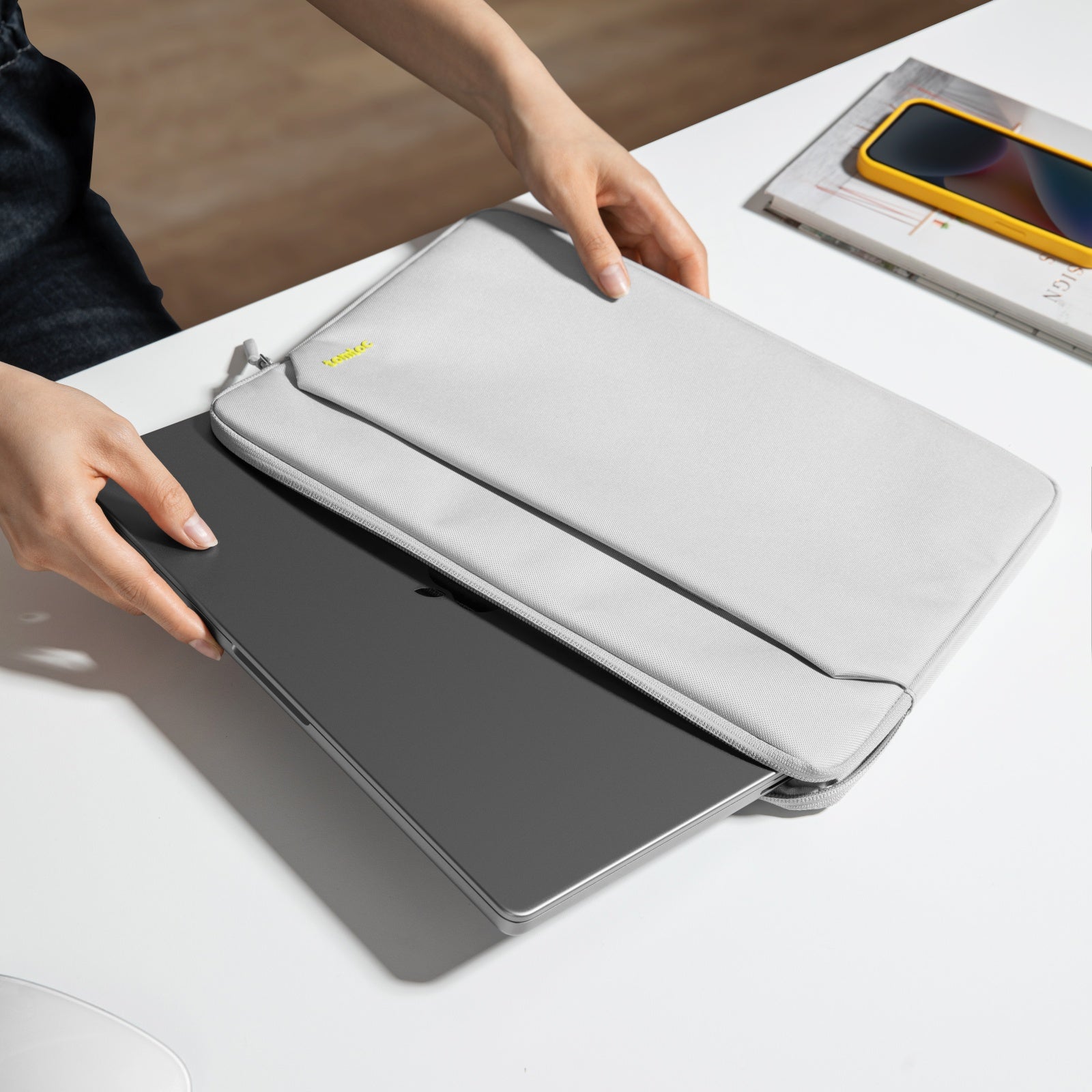 Tomtoc - Light-A18 Laptop Sleeve for 14 inch MacBook Pro