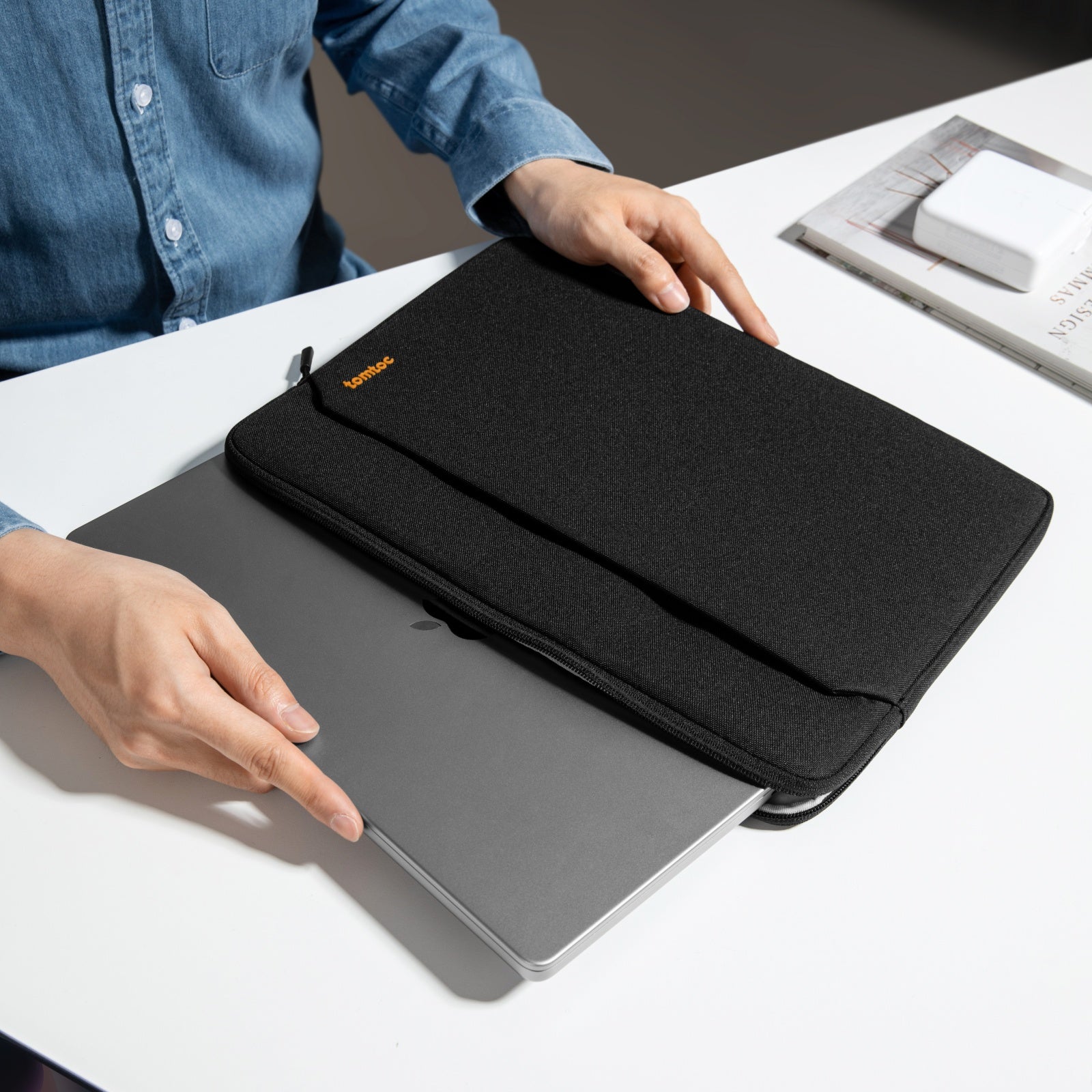 Tomtoc - Light-A18 Laptop Sleeve for 13 inch MacBook Air/Pro