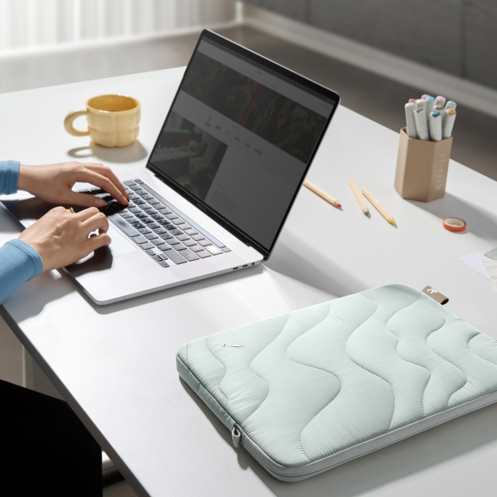 Tomtoc - Terra-A27 Laptop Sleeve for 16 inch MacBook Pro