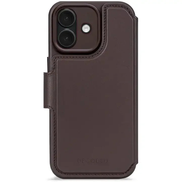 Elegancki brązowy etui na telefon z kamerą i precyzyjnymi szwami