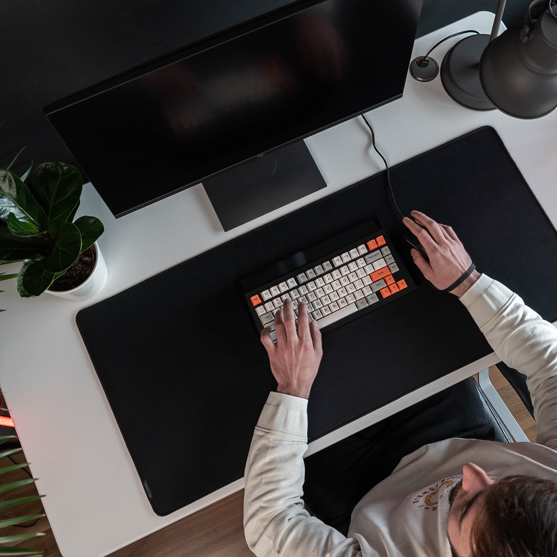 Deltahub - Gaming Desk Mat