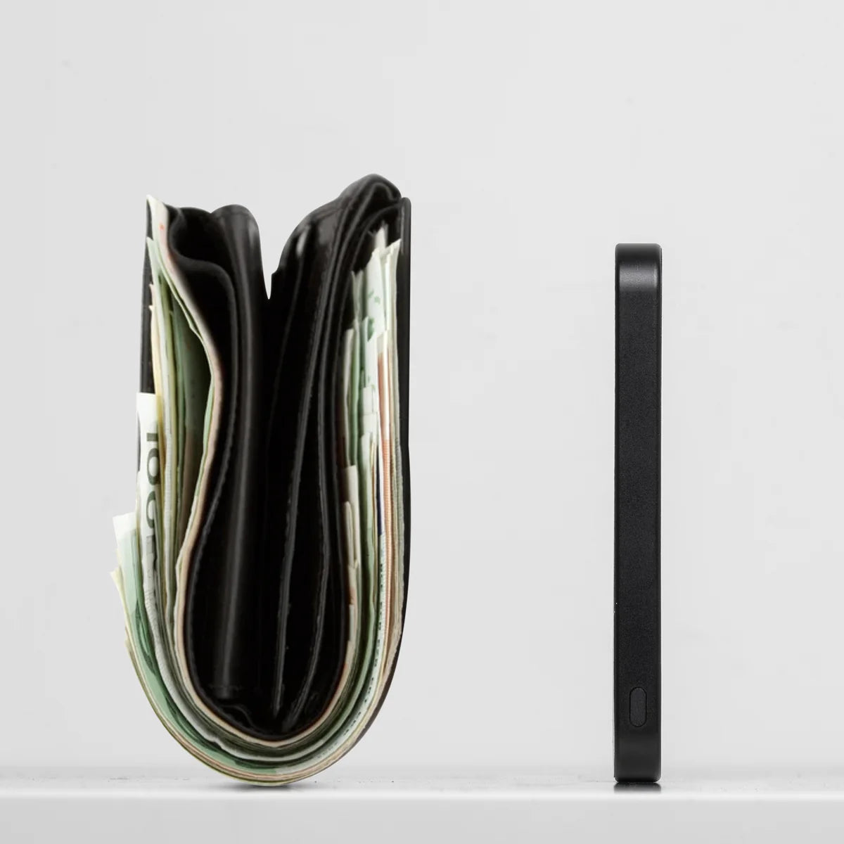 Native Union - (Re)Classic Power Bank with MagSafe Wireless Charging