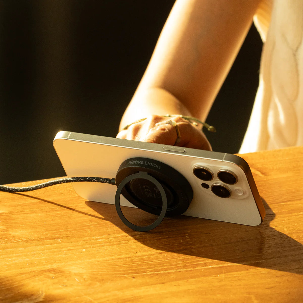 Native Union - SnapStand Qi2 Magnetic Wireless Charger