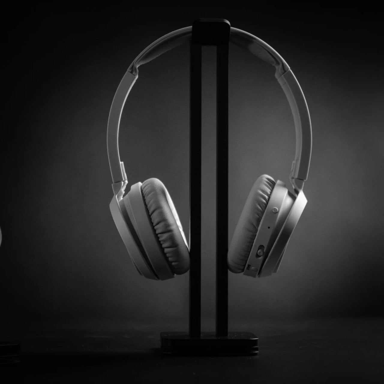 Deltahub - REO Headphone Stand