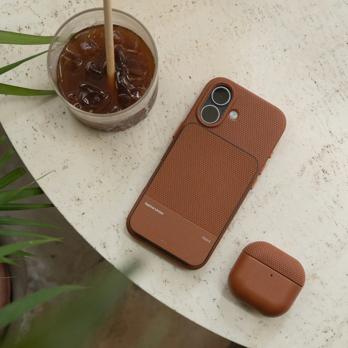 Native Union - (Re)Classic Power Bank with MagSafe Wireless Charging