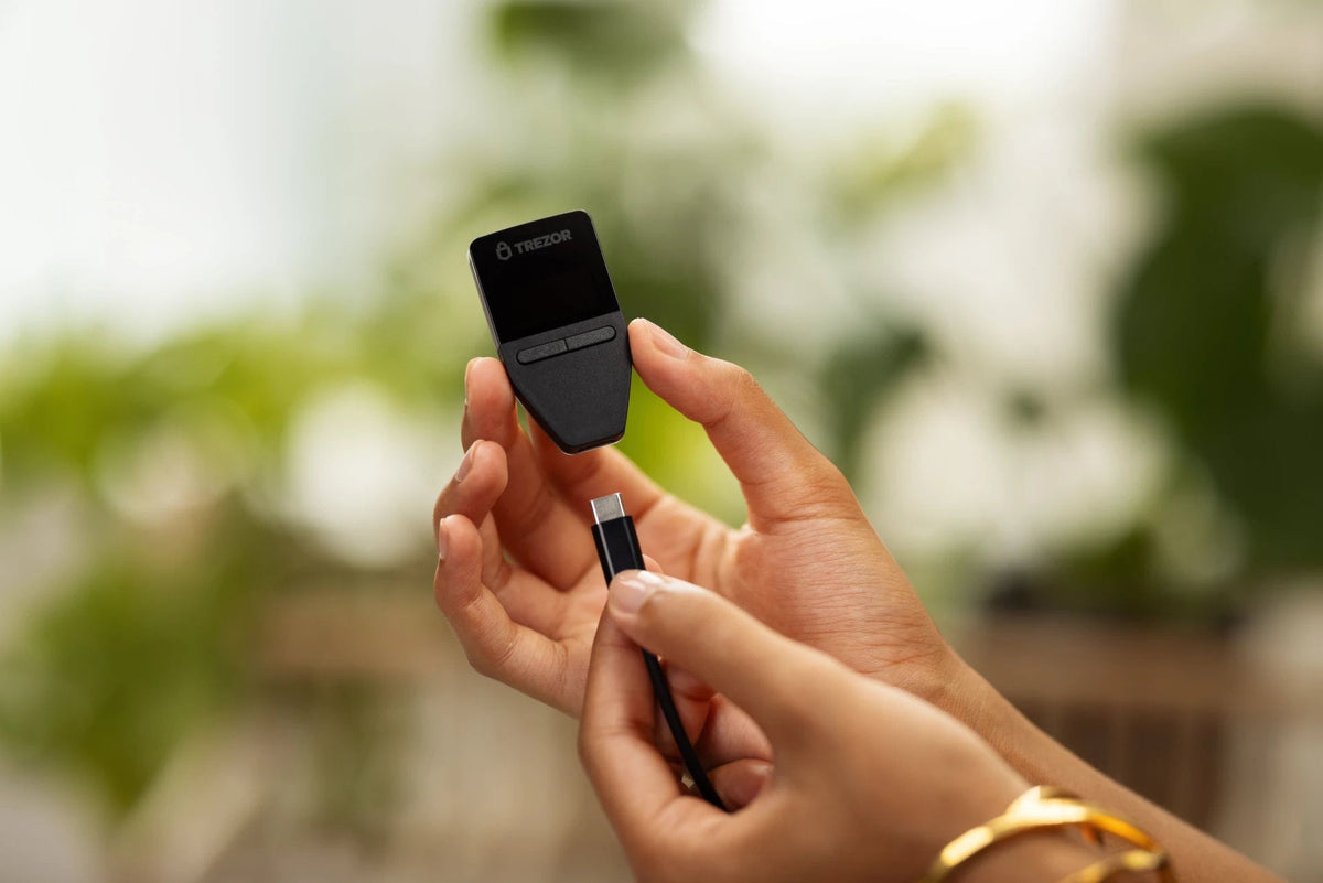 Trezor - Safe 3 - Cryptocurrency Wallet