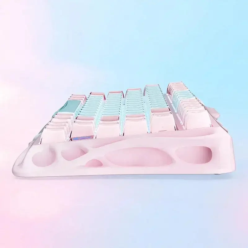 Różowa klawiatura mechaniczna z pastelowymi keycapami, idealna do home office i personalizacji desk setupu
