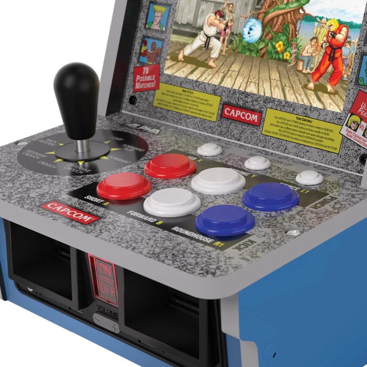 Mini automat do gier Capcom z joystickiem i kolorowymi przyciskami, idealny do domowego biura