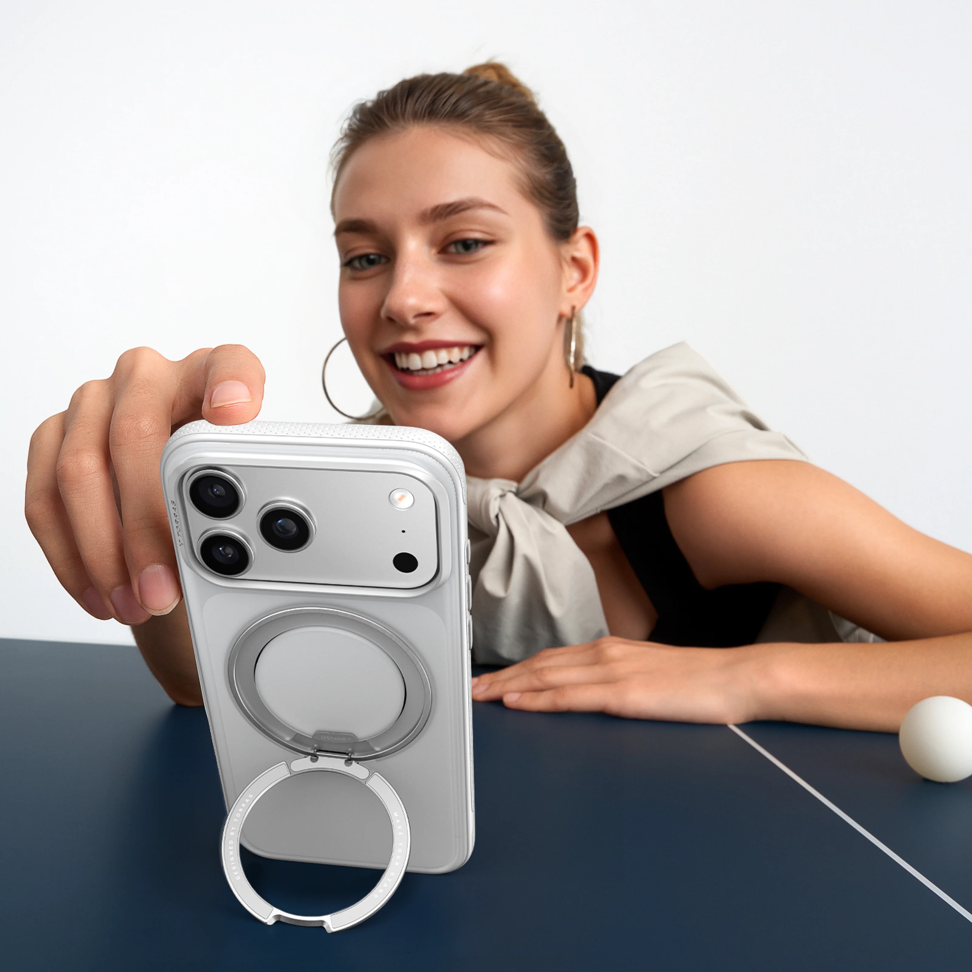 Torras - Ostand Q3 Fitness for iPhone 17 / Pro / Pro Max / Air