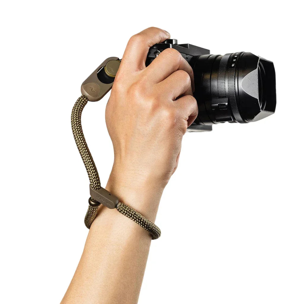 Ręczny uchwyt na aparat z plecioną pętlą na nadgarstek, zapewniający stabilność podczas fotografowania