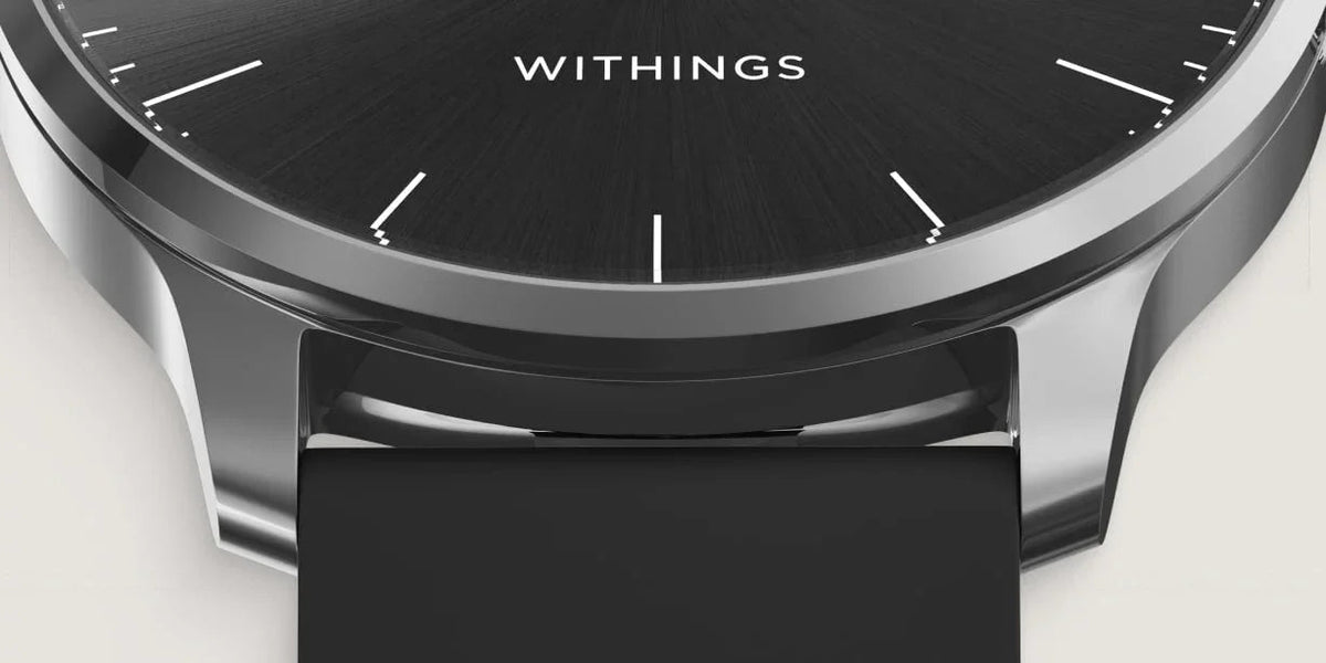Zegarek Withings z czarną tarczą i srebrną obudową, idealny do home office