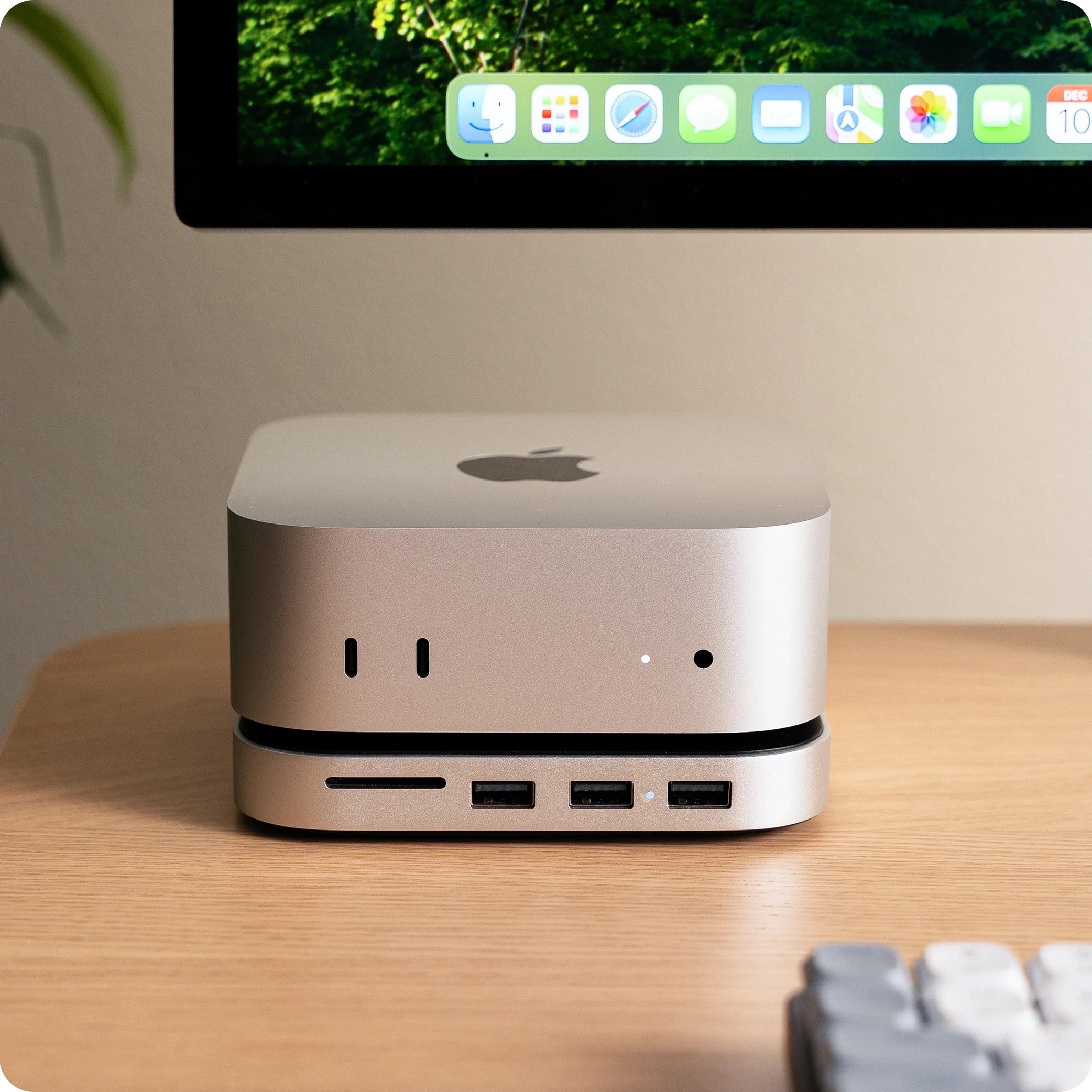 Satechi - Mac Mini M4 Stand & Hub with SSD Enclosure