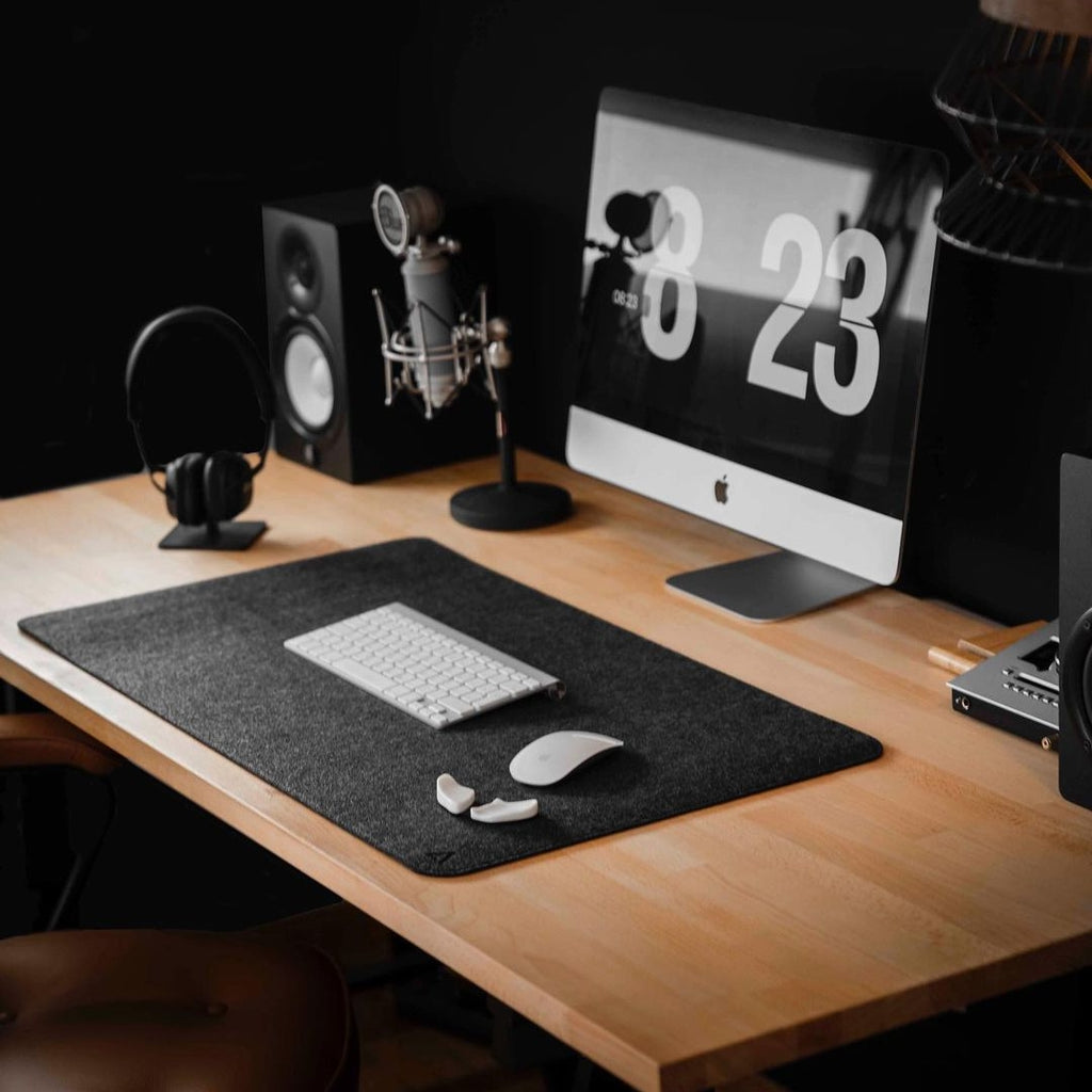 Deltahub - Minimalistic Desk Pad