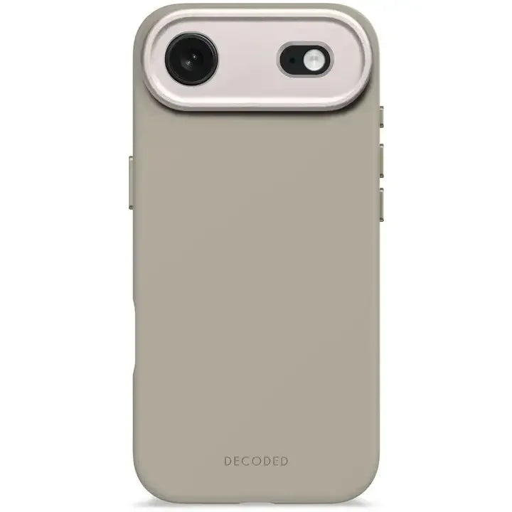 Beżowy etui na telefon z widocznym logo DECODED, idealne do stylowego desk setupu