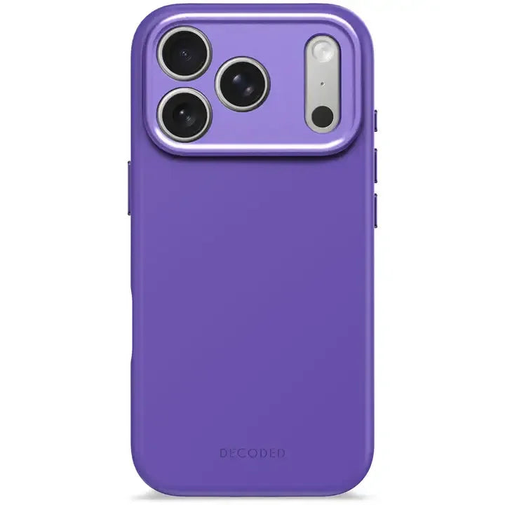 Fioletowy etui na telefon z widocznym logo DECODED i otworami na aparat