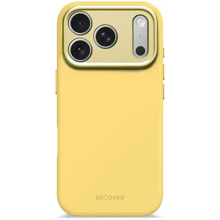 Żółty etui na telefon z widocznym logo DECODED, idealne do stylowego desk setupu
