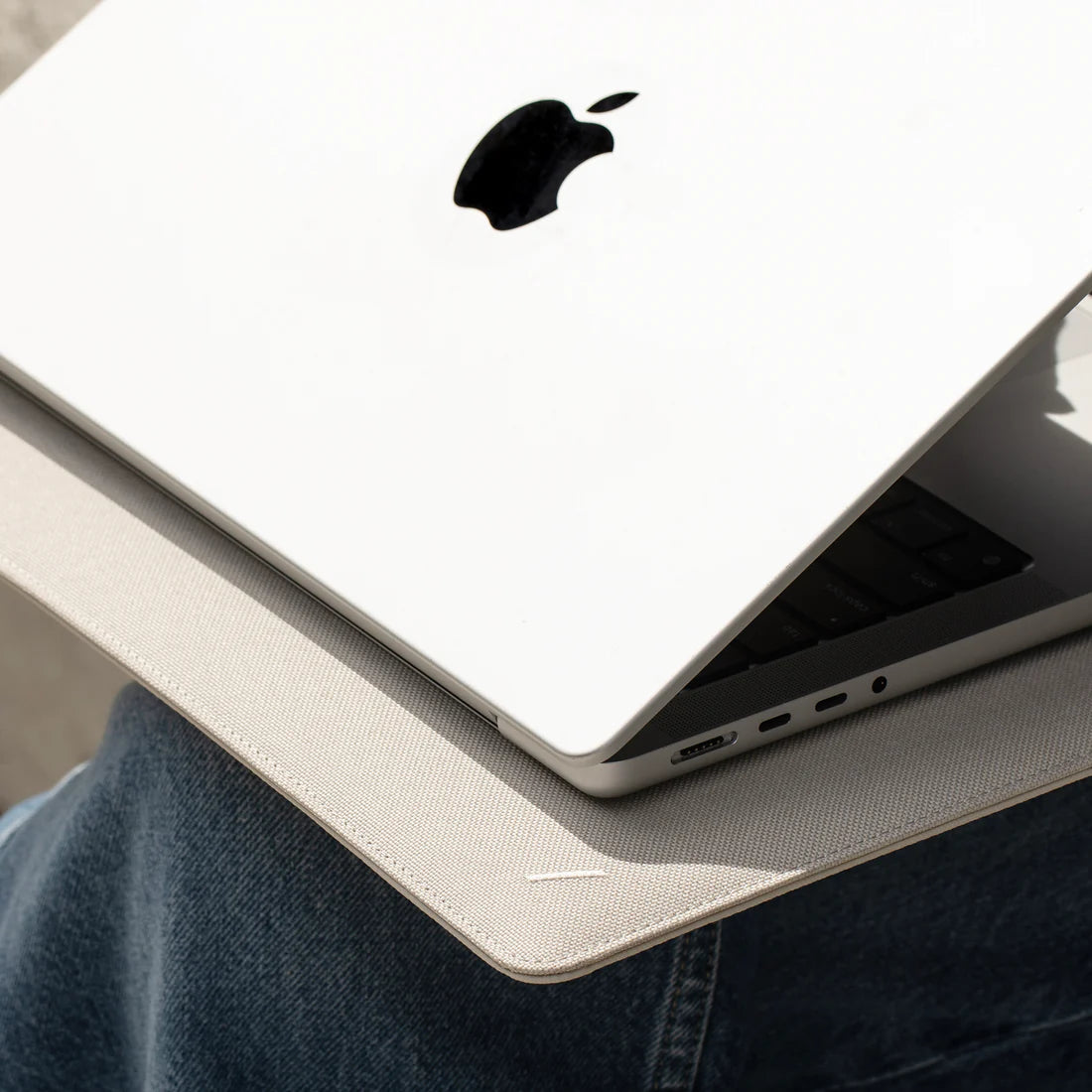 Native Union – Stow Slim for MacBook