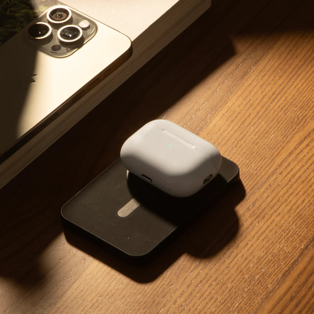 Native Union - (Re)Classic Power Bank with MagSafe Wireless Charging