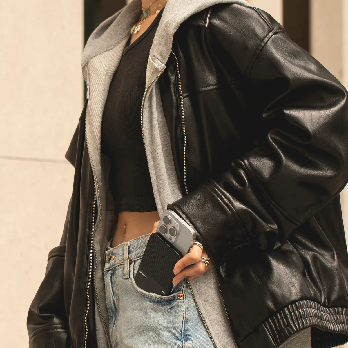 Native Union - (Re)Classic Power Bank with MagSafe Wireless Charging