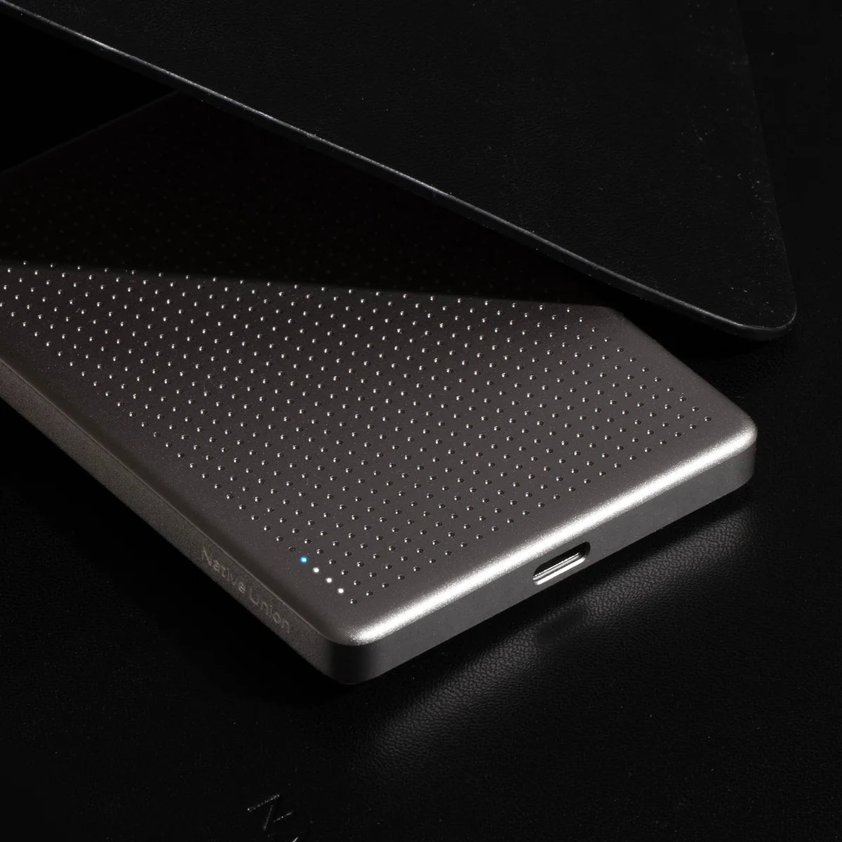Native Union - Active Power Bank With MagSafe Wireless Charging
