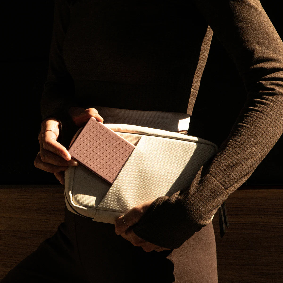 Native Union - Active Power Bank With MagSafe Wireless Charging