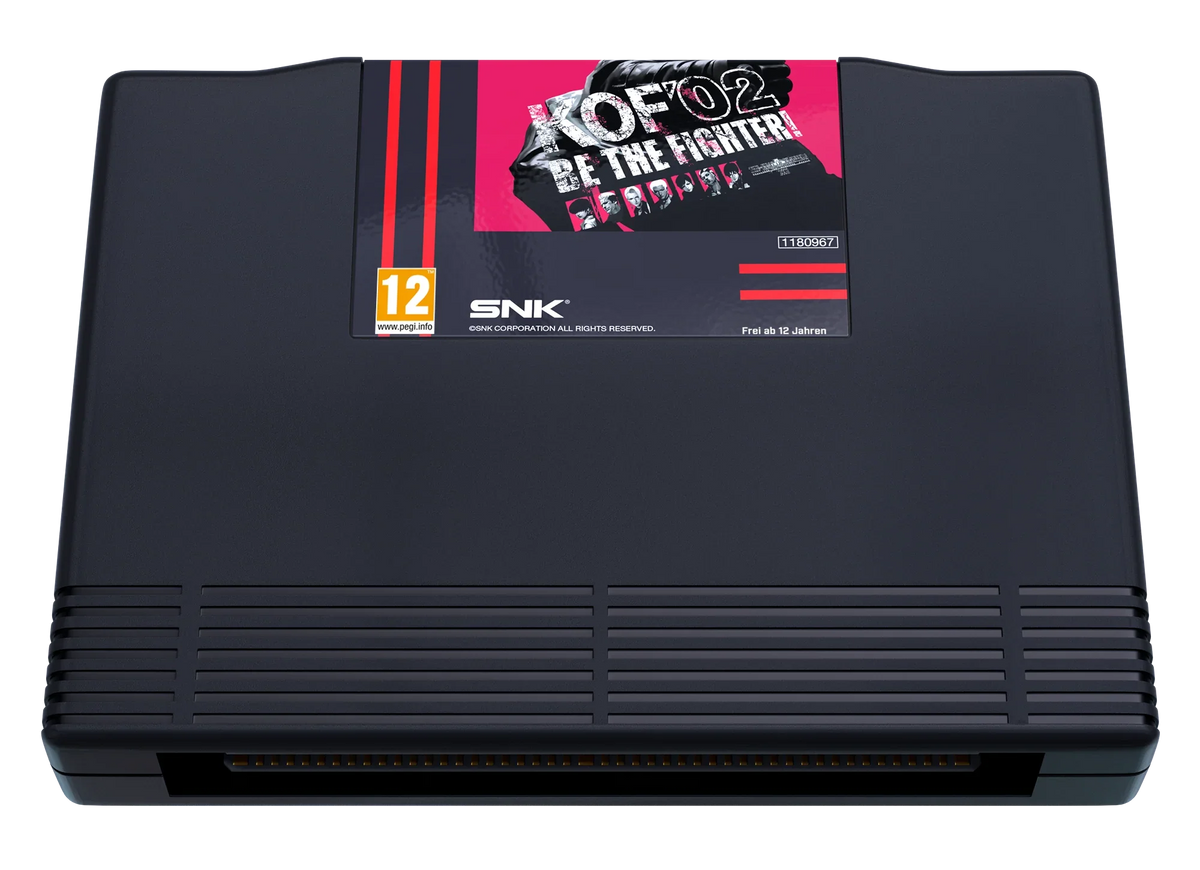 Czarna konsola SNK z grą KOF '02 Be The Fighter, idealna dla fanów retro gamingu i gier walki.