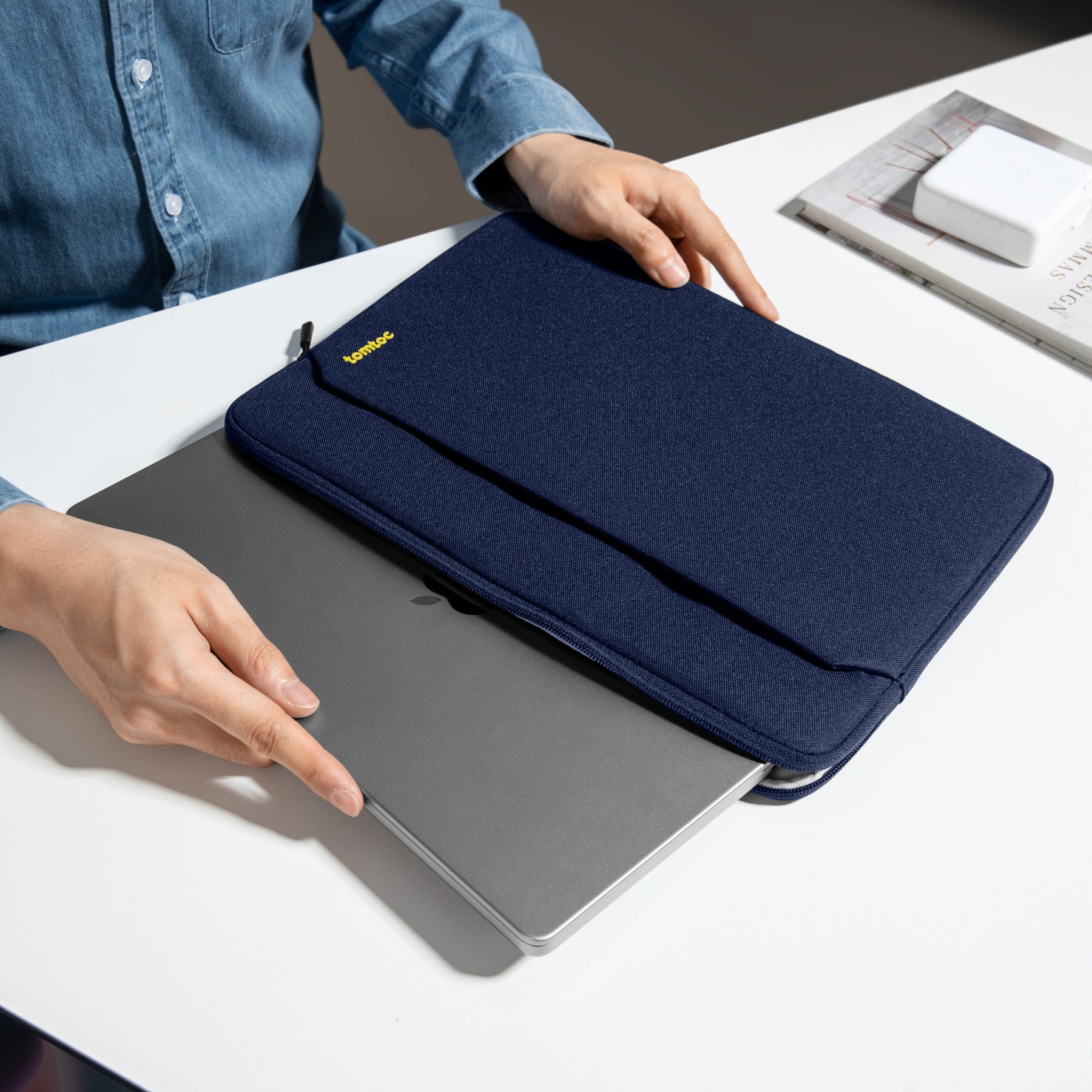 Tomtoc - Light-A18 Laptop Sleeve for 15 inch MacBook Air