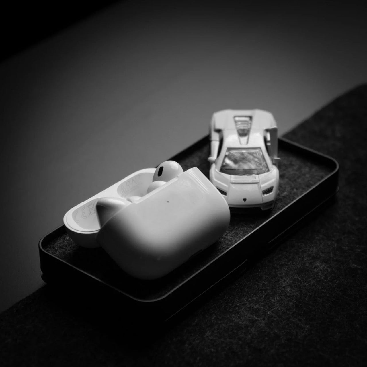 Deltahub - REO Vanity Tray