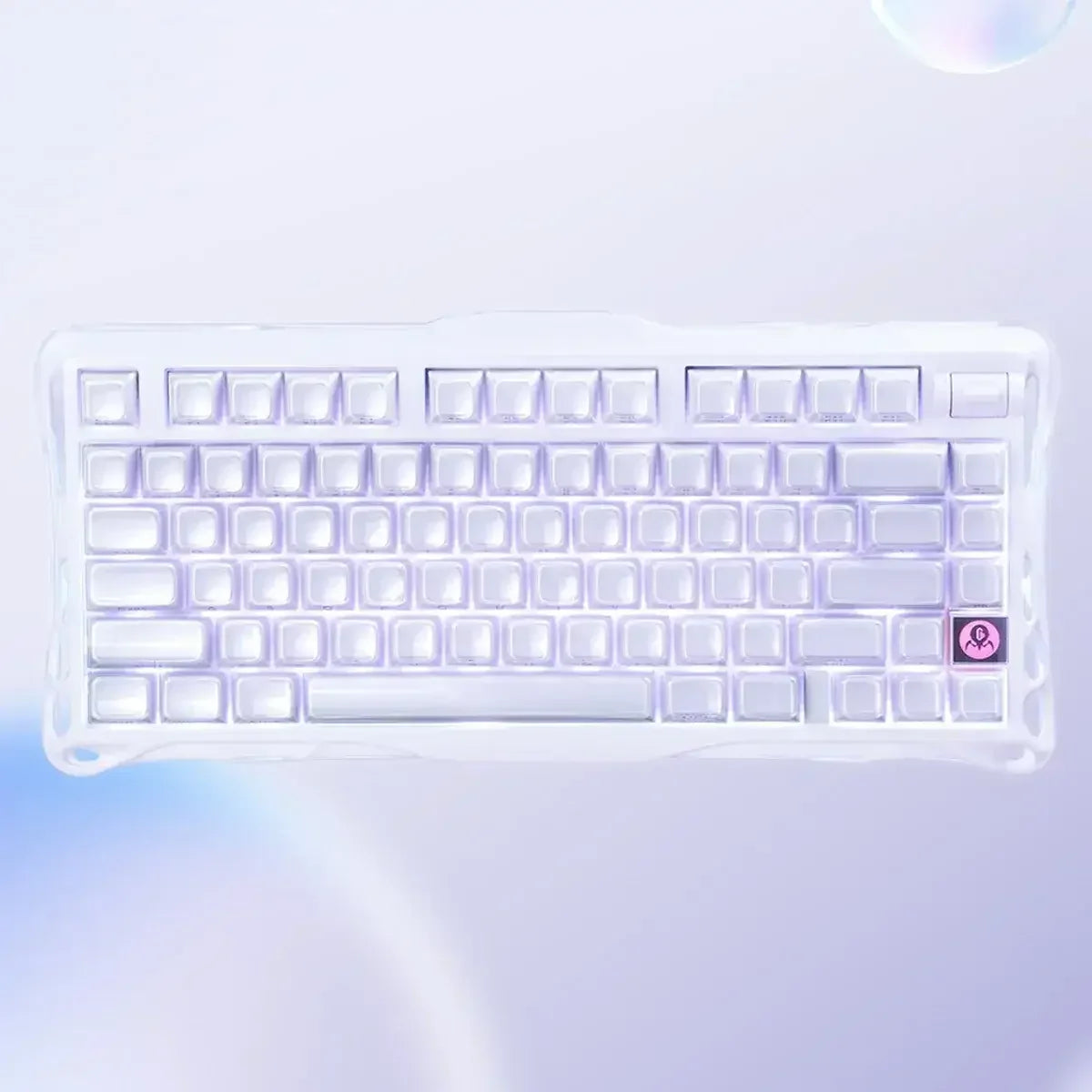 Biała klawiatura mechaniczna z przezroczystymi keycapami, idealna do home office i personalizacji desk setupu