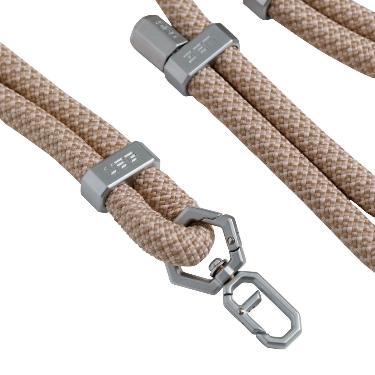 Beżowy, pleciony kabel z metalowymi złączami i karabinkiem do organizacji kabli w Home Office