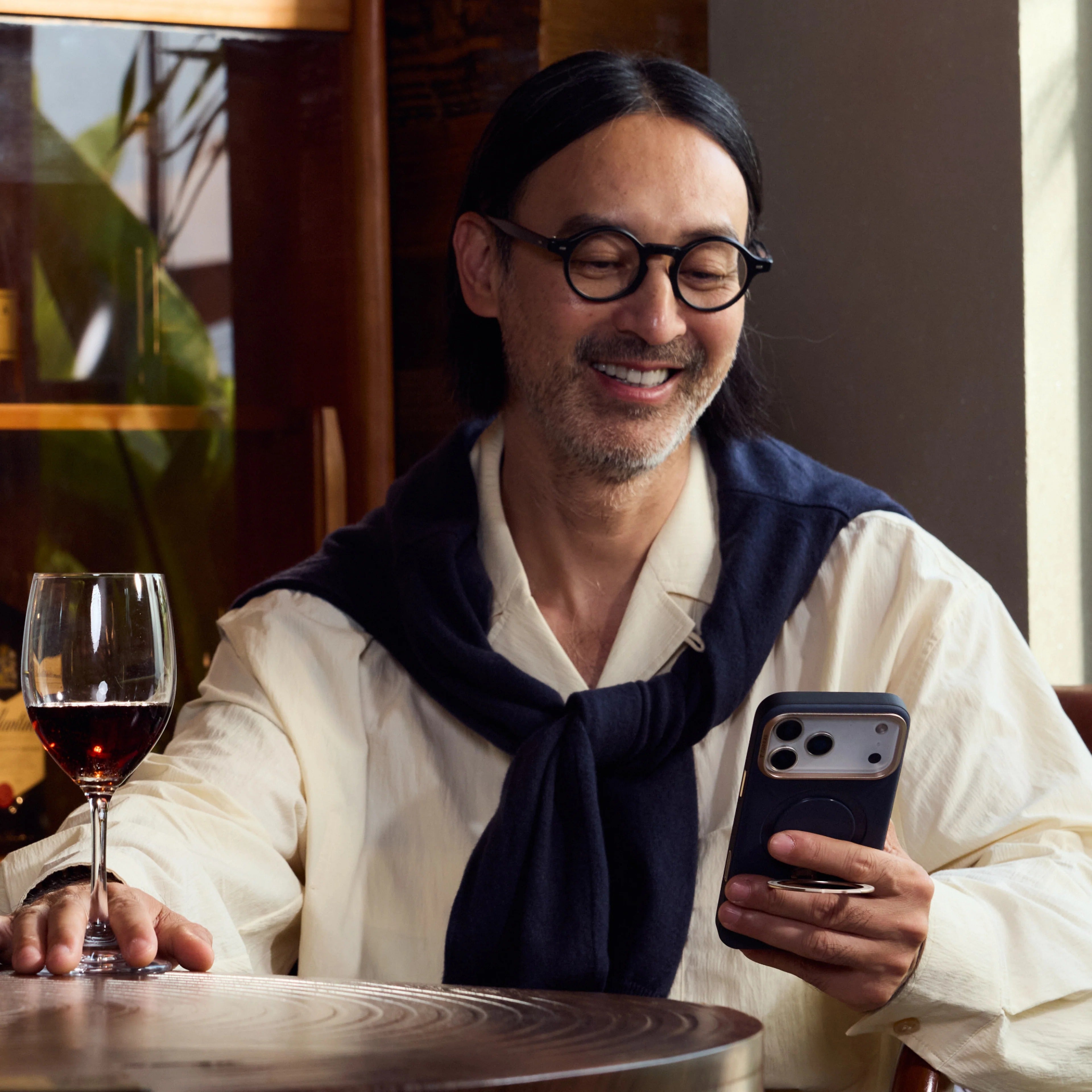 Torras - Ostand Q3 VegSkin for iPhone 17 Pro / Pro Max