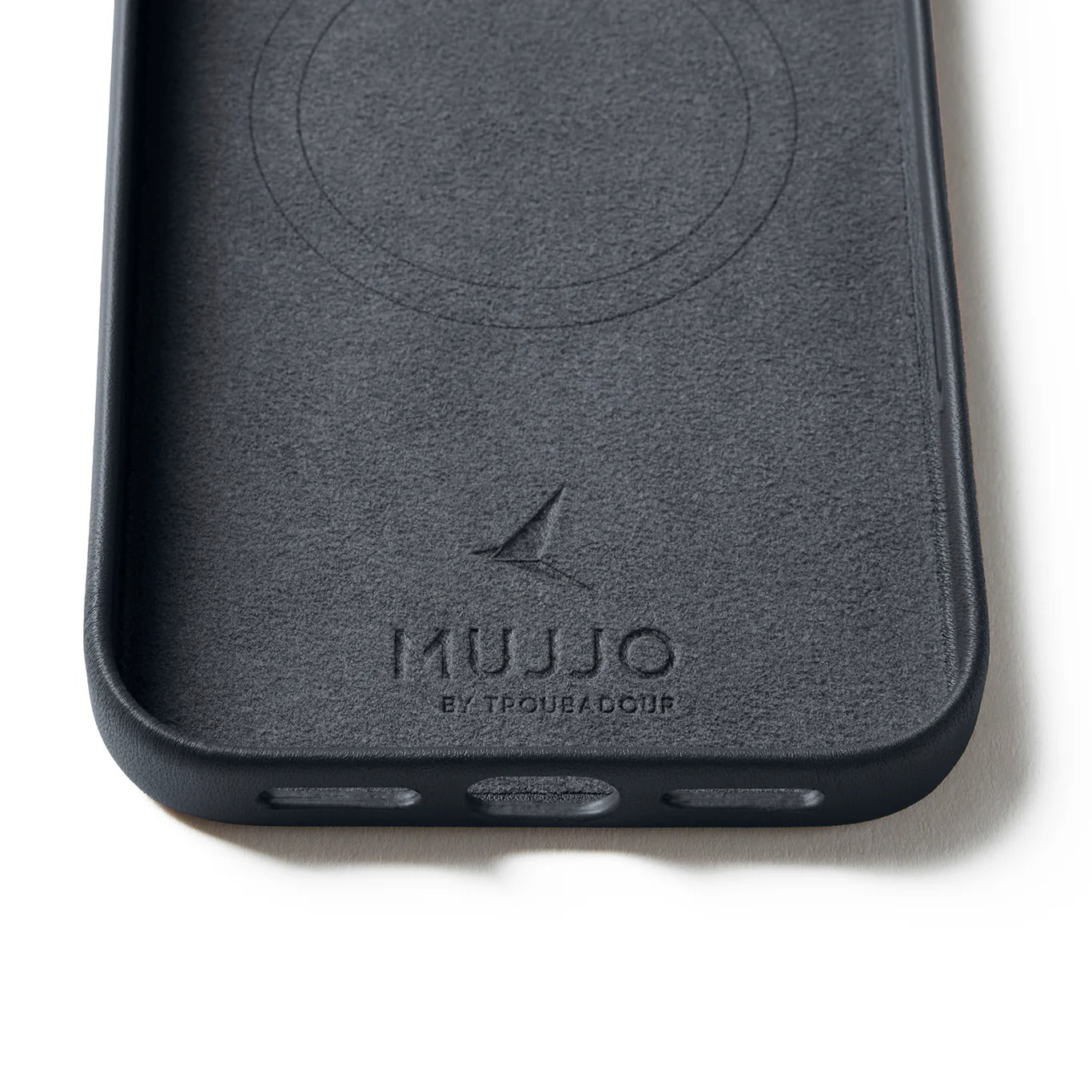 Mujjo - Full Leather Case for iPhone 17 / Air / Pro / Pro Max