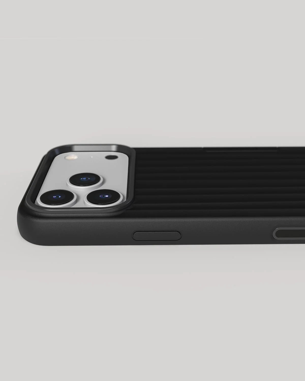 Nudient - Bold Case for iPhone 17