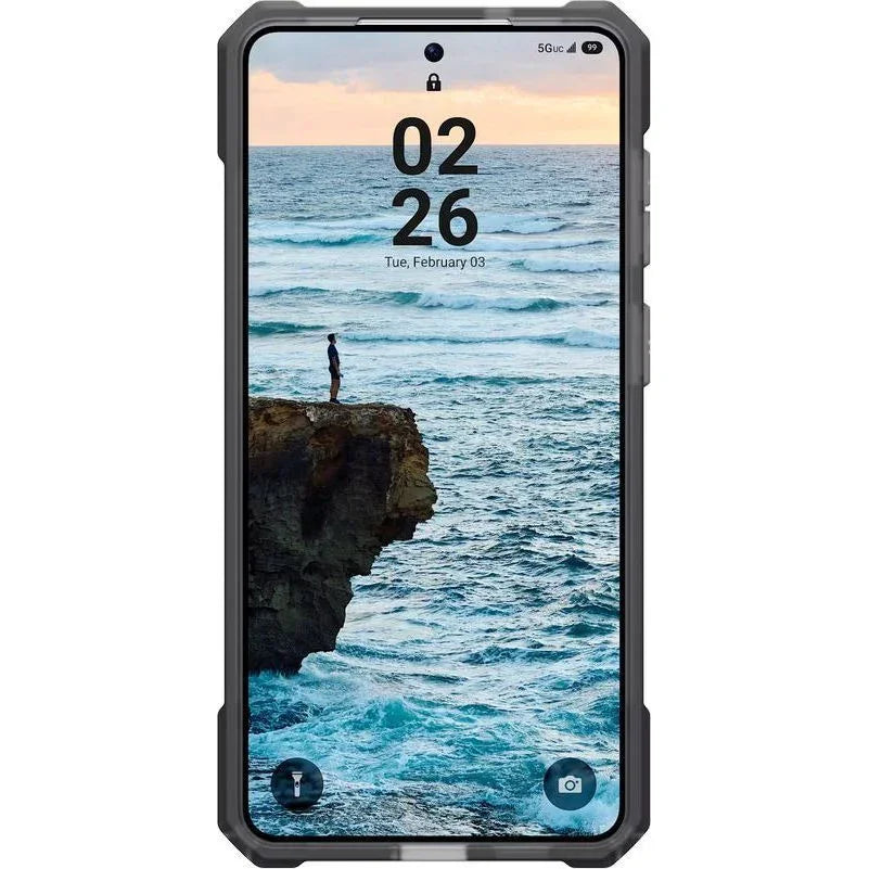 Smartfon w odpornym etui z widokiem na ocean na ekranie, idealny do pracy i rozrywki w domu.