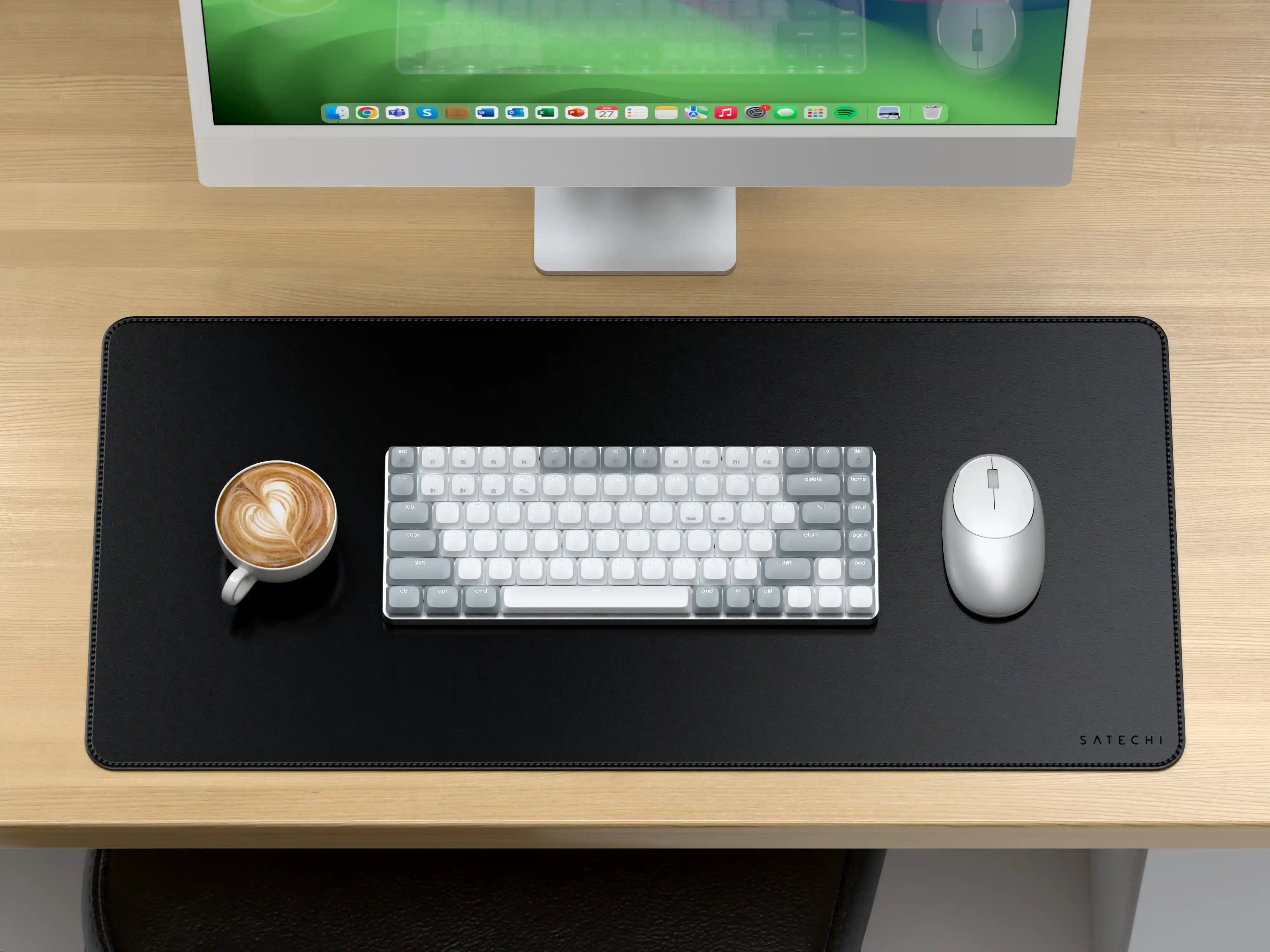 Satechi - Vegan-Leather Premium Desk Mat