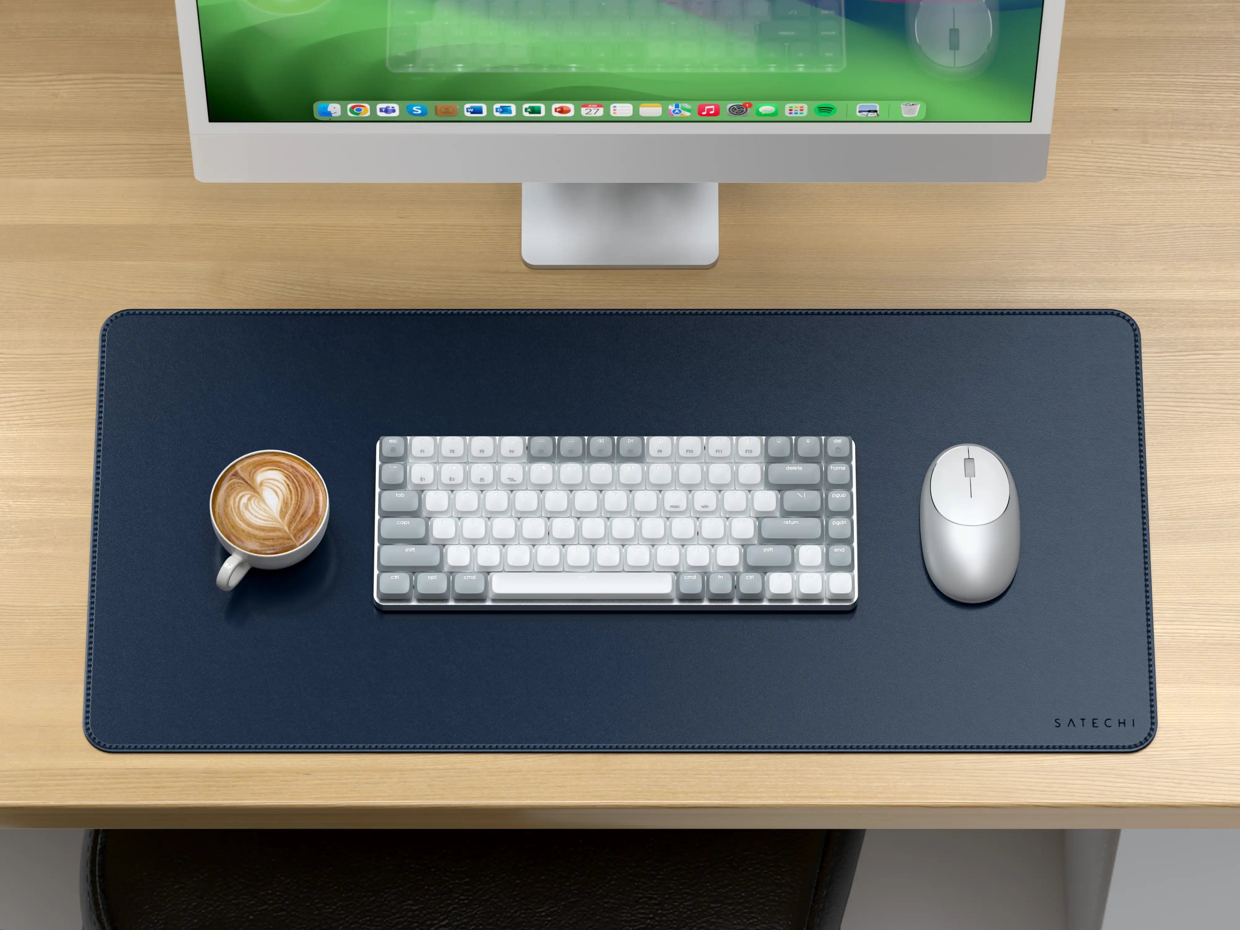 Satechi - Vegan-Leather Premium Desk Mat