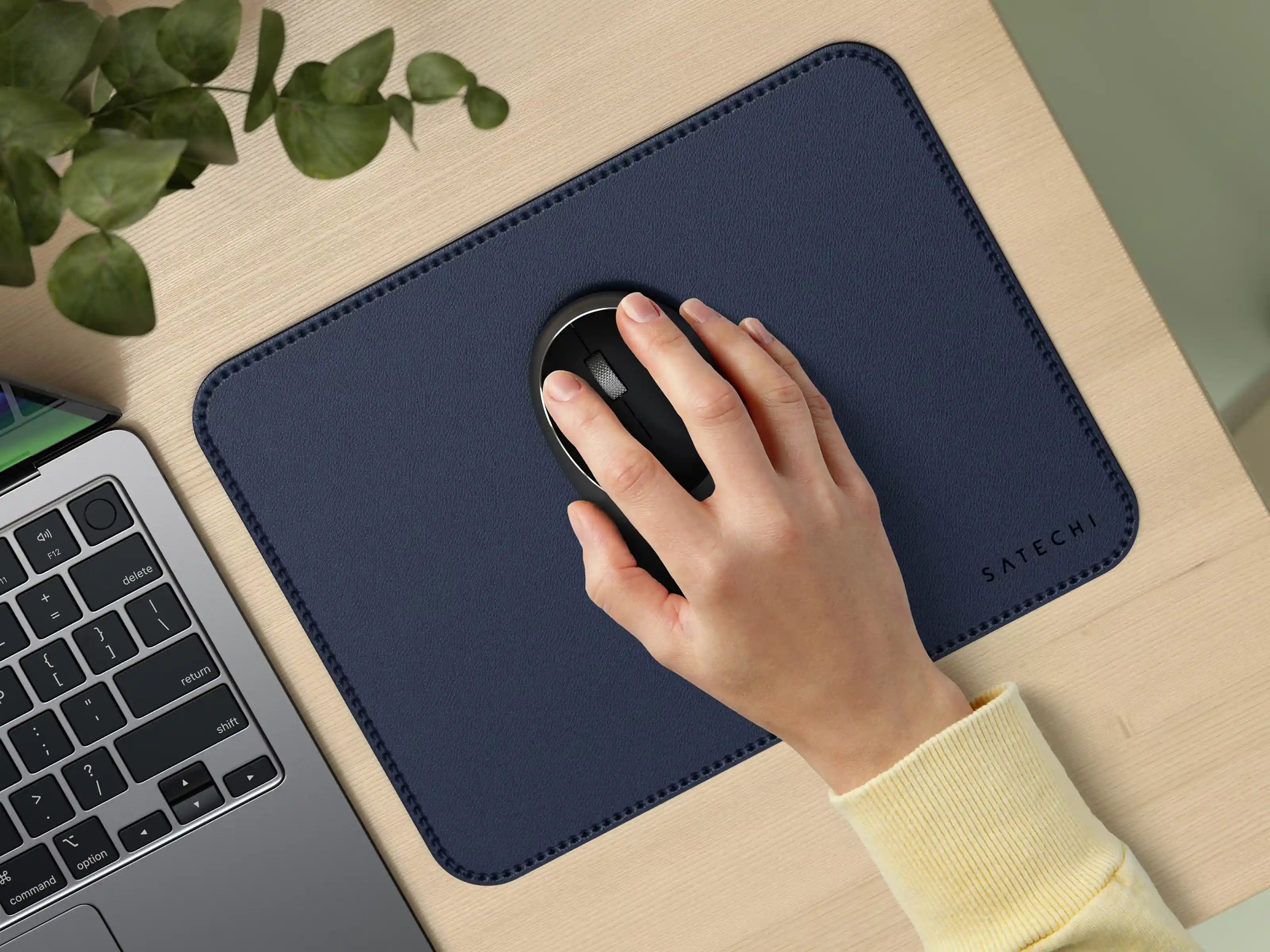 Satechi - Vegan-Leather Premium Mouse Pad