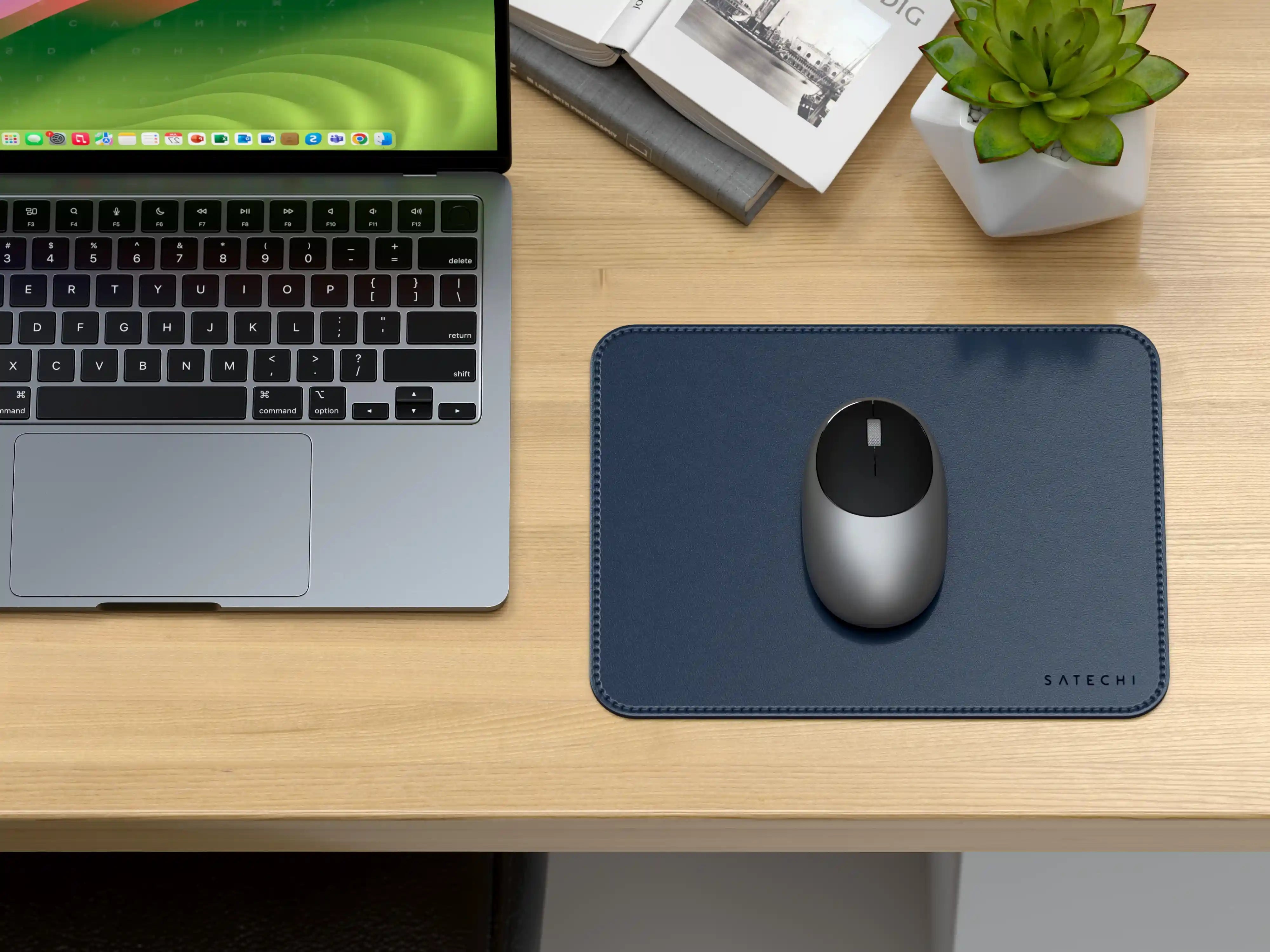 Satechi - Vegan-Leather Premium Mouse Pad