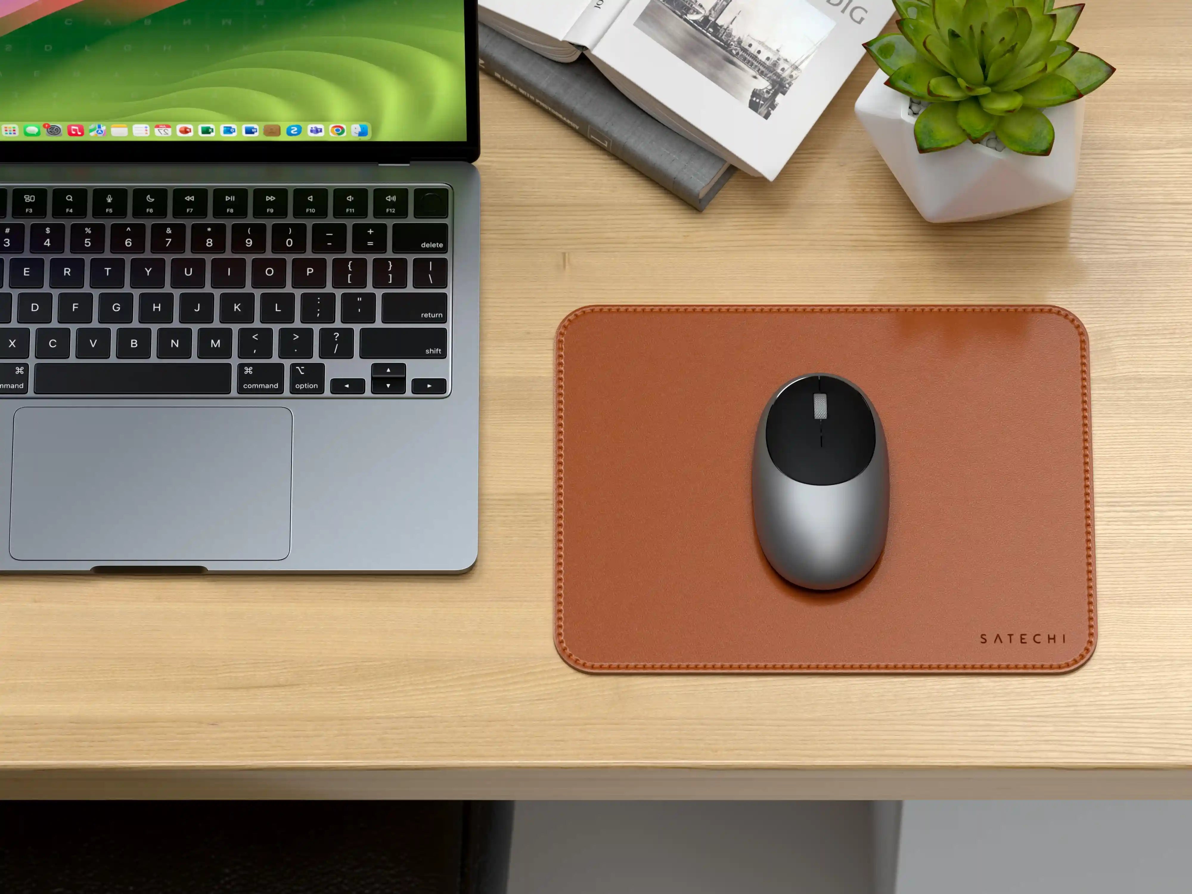 Satechi - Vegan-Leather Premium Mouse Pad