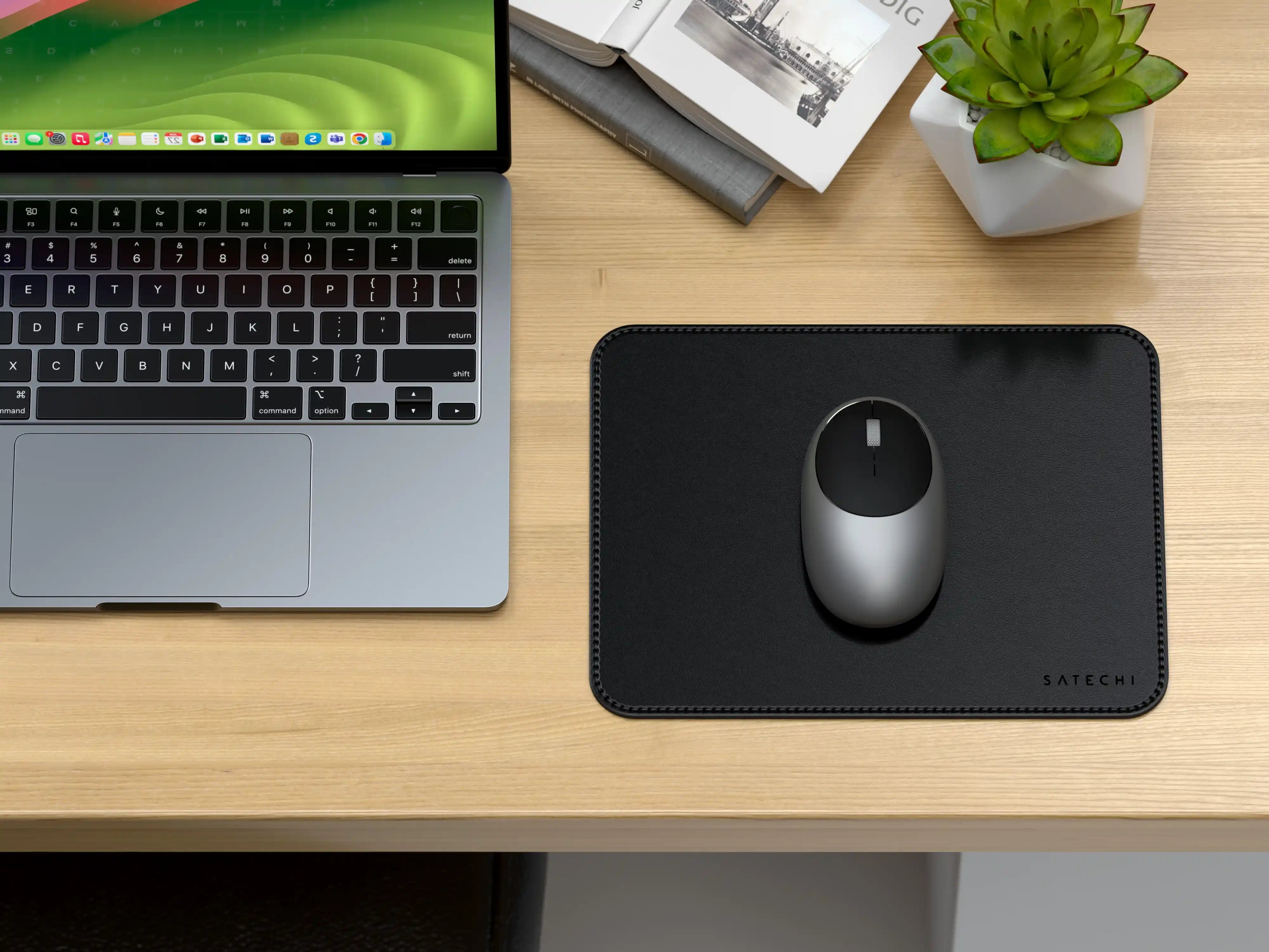 Satechi - Vegan-Leather Premium Mouse Pad