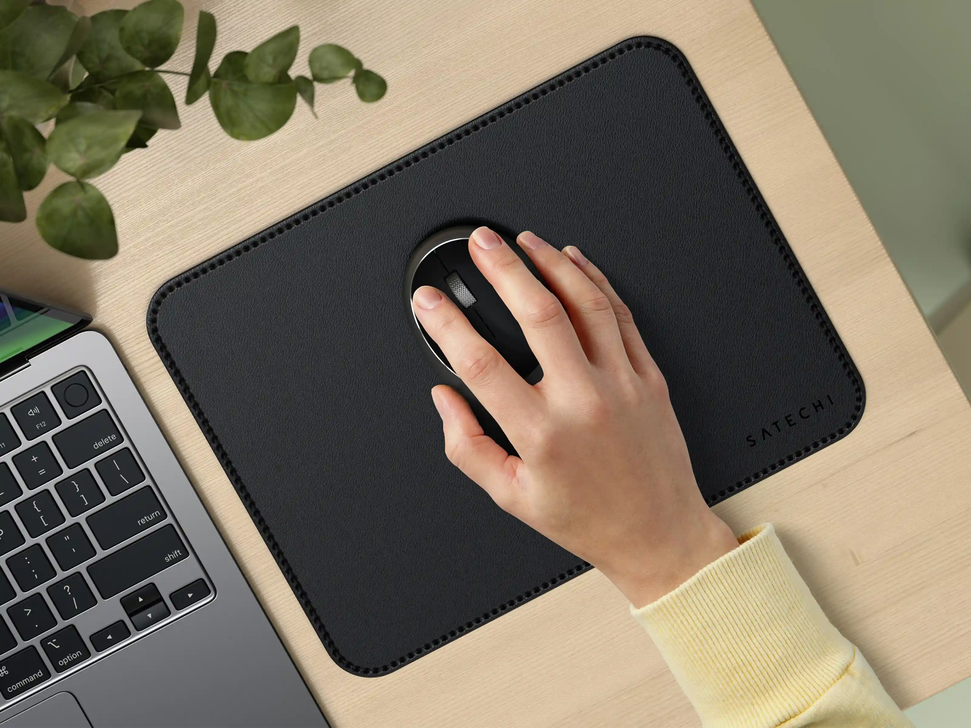 Satechi - Vegan-Leather Premium Mouse Pad
